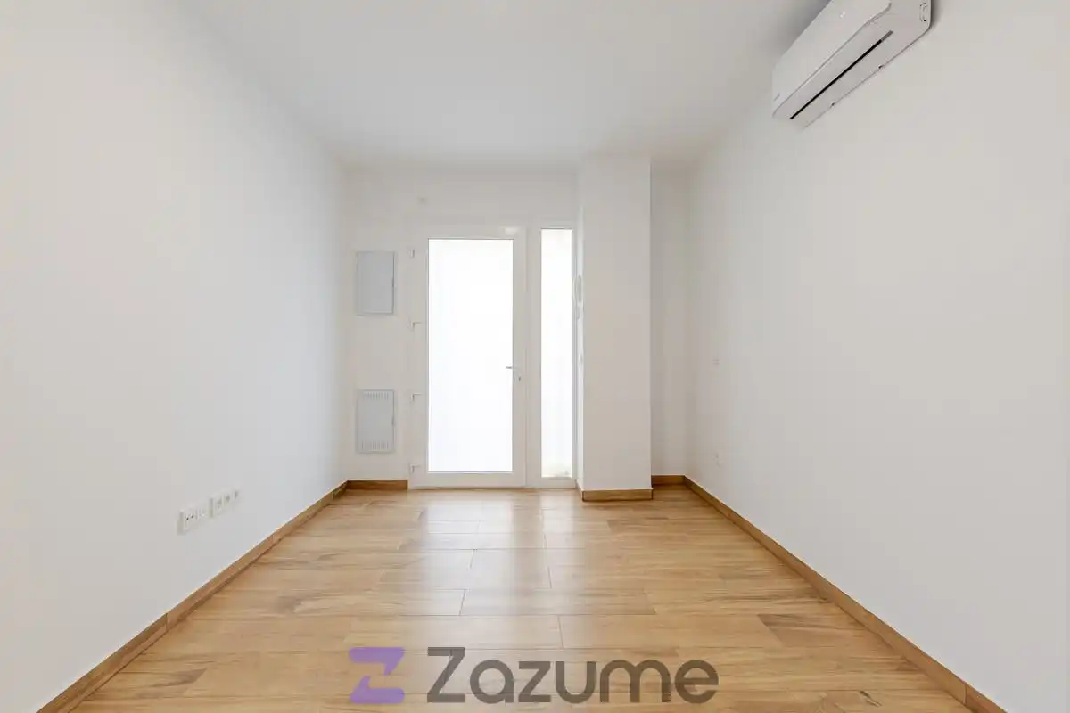 Living room of Flat for rent in Madrid  with Air Conditioner, Heating and Furnished