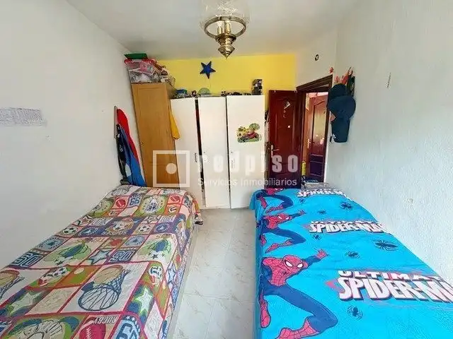 Habitación de Piso en venta en Madrid con Calefacción y Jardín privado