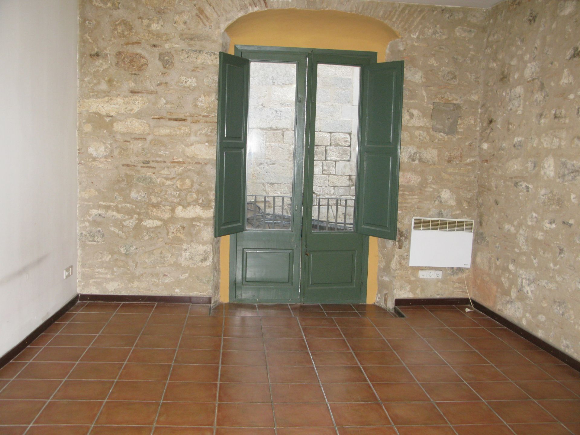 Study for sale in Girona Capital  with Heating and Balcony
