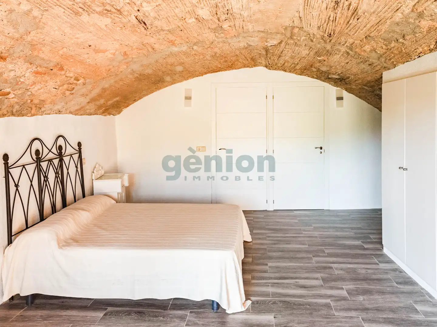 Habitación de Finca rústica en venta en Sant Miquel de Fluvià con Aire acondicionado, Calefacción y Jardín privado
