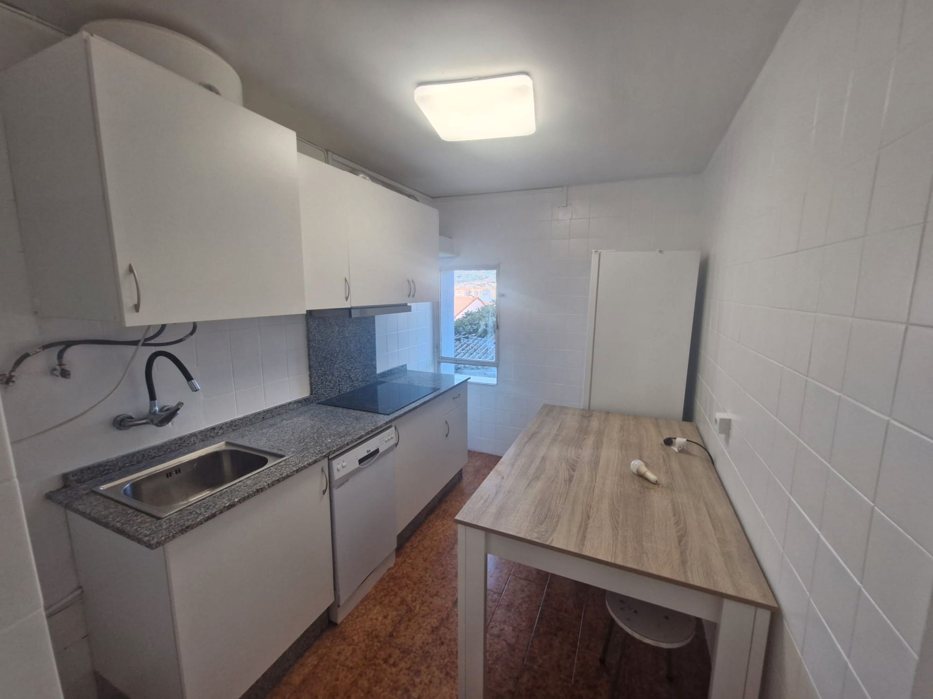 Kitchen of Study for sale in Ourense Capital   with Air Conditioner, Furnished and Oven