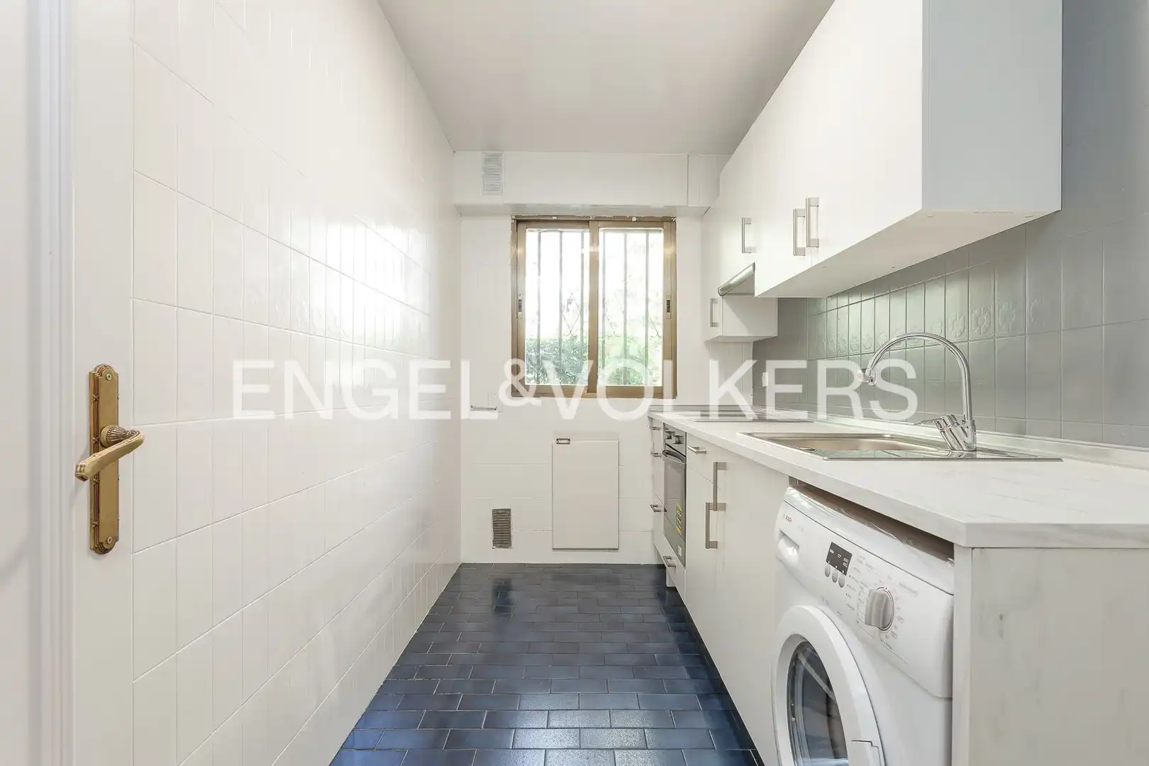 Cocina de Apartamento de alquiler en Madrid con Calefacción, Parquet y Terraza