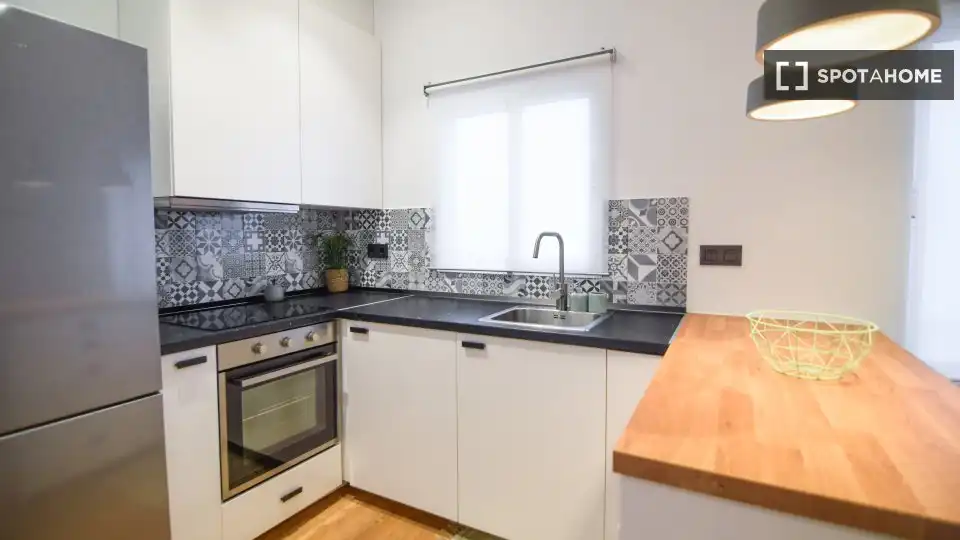 Cuina de Apartament per a compartir en Barcelona amb Aire condicionat, Terrassa i Moblat