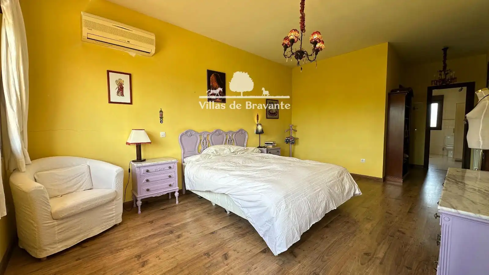 Bedroom of Houses for sale in Villanueva de la Cañada  with Air Conditioner, Heating and Parquet flooring
