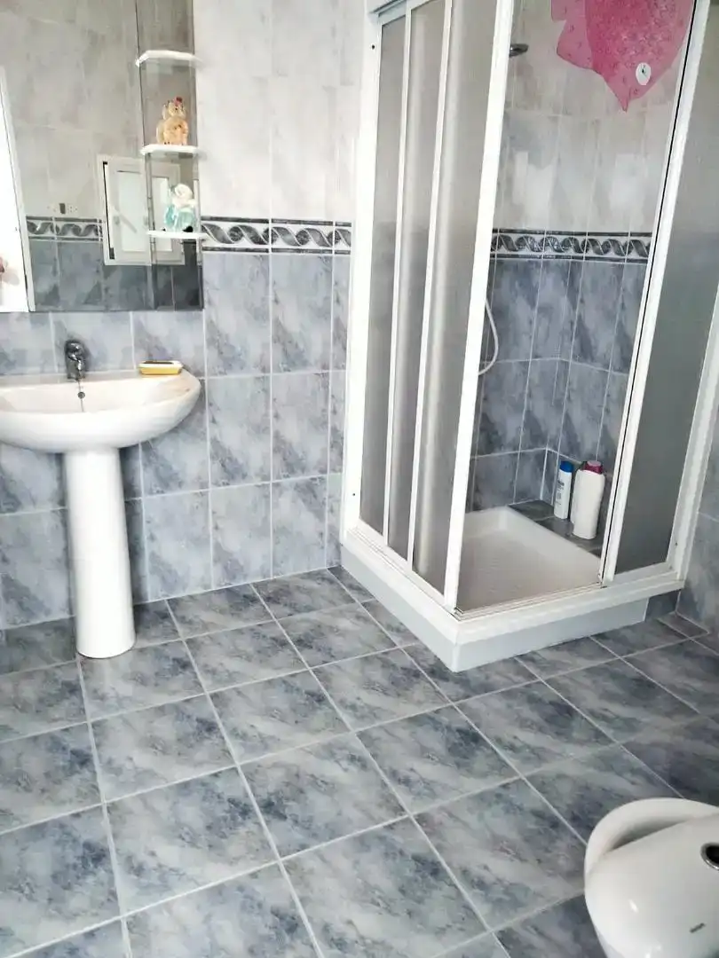 Baño de Casa adosada en venta en Lopera con Aire acondicionado y Amueblado