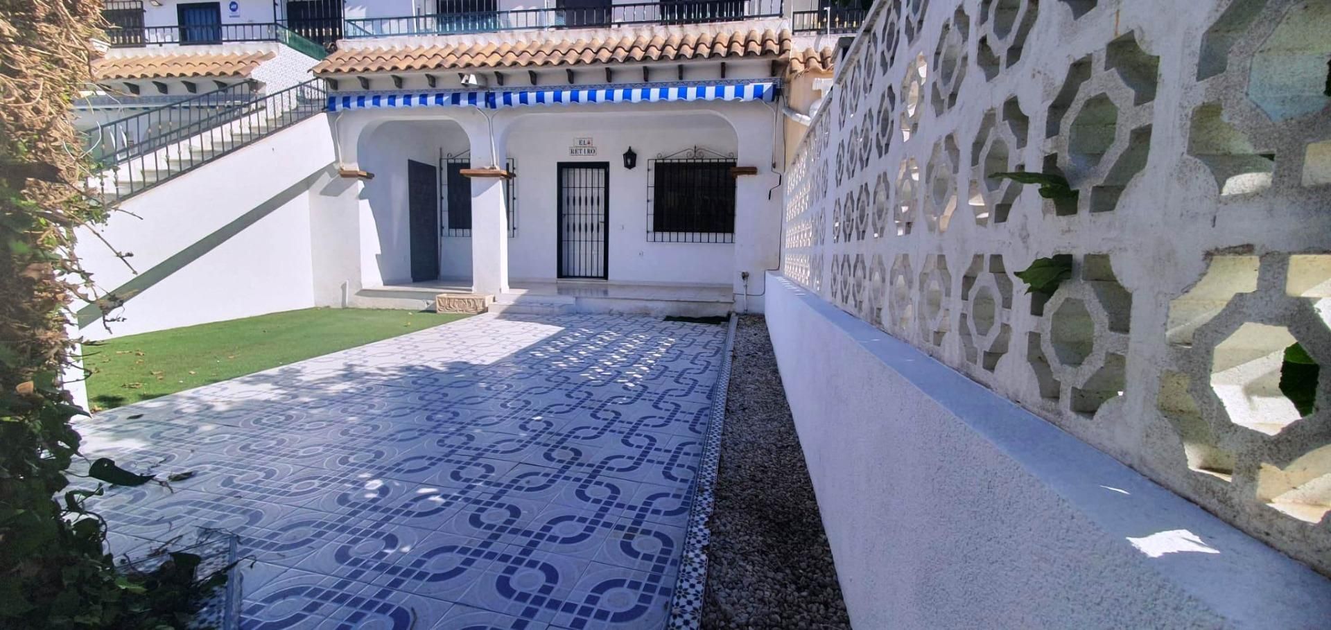 Exterior view of House or chalet for sale in Torrevieja  with Air Conditioner, Private garden and Terrace