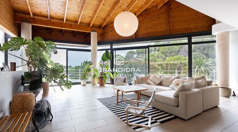 Casa familiar de 430 m con piscina y jardín de 1.000 m en Alella Parc