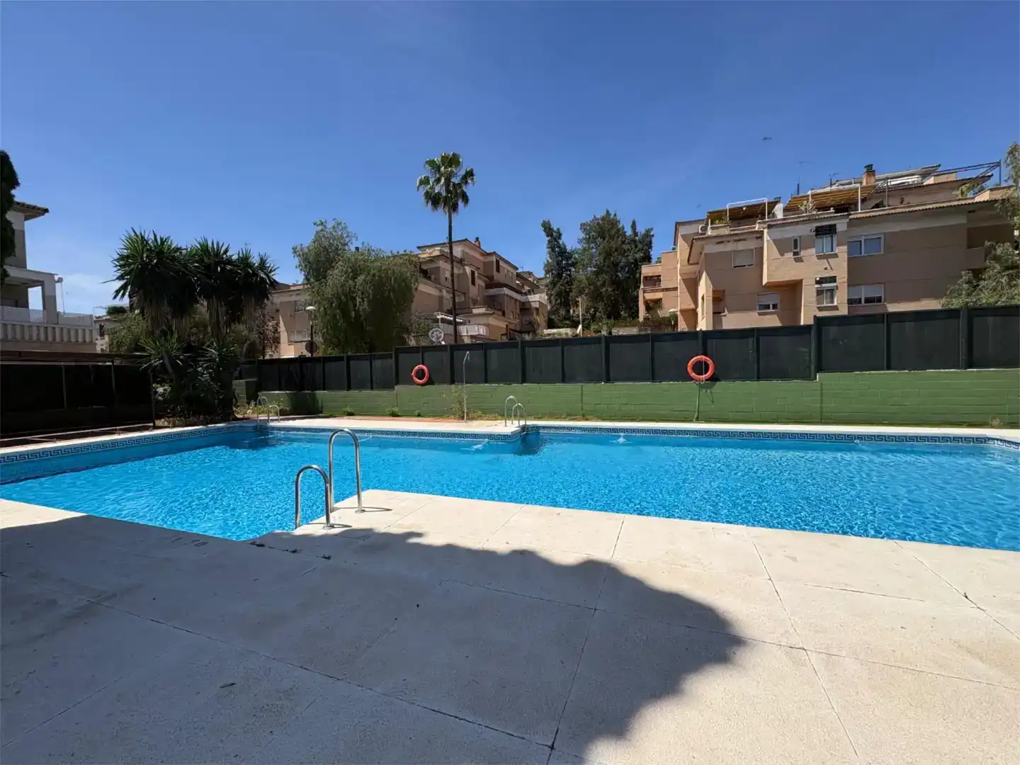 Piscina de Piso de alquiler en Tomares con Aire acondicionado, Piscina y Balcón