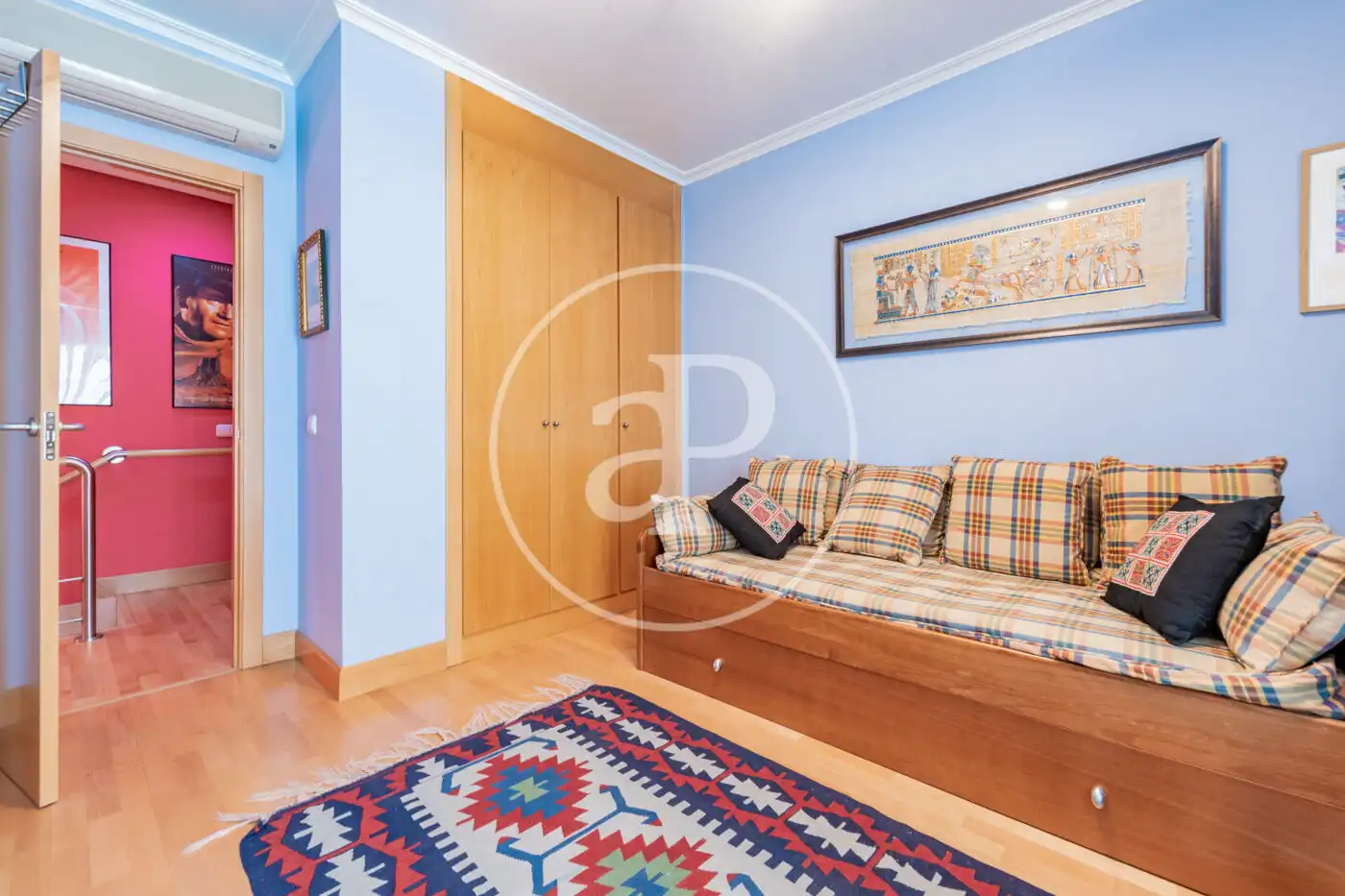 Habitación de Casa adosada en venta en Madrid con Aire acondicionado, Calefacción y Jardín privado