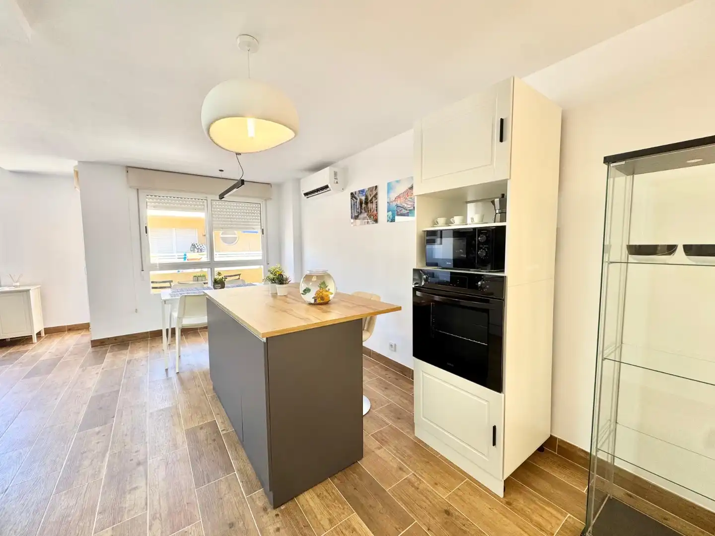 Cuina de Apartament de lloguer en Guardamar del Segura amb Aire condicionat, Moblat i Rentadora