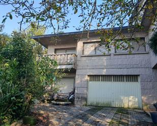 Vista exterior de Casa o xalet en venda en Vigo  amb Jardí privat i Parquet