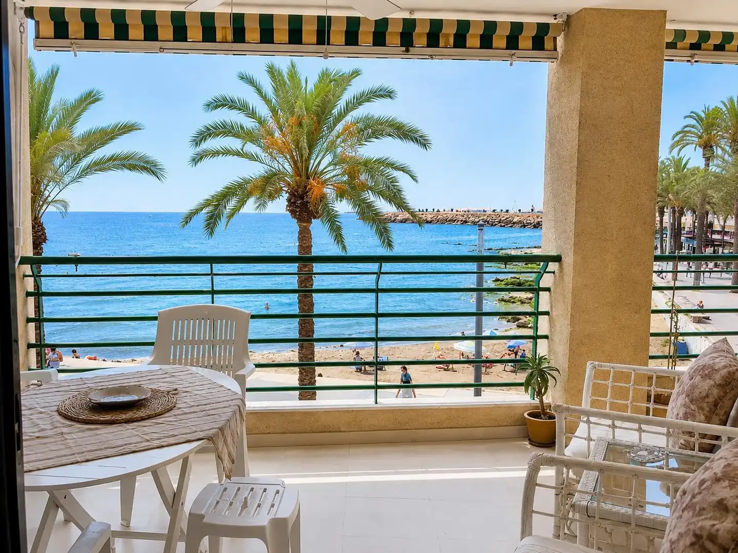 Terraza de Apartamento de alquiler en Torrevieja con Terraza, Amueblado y Lavadora