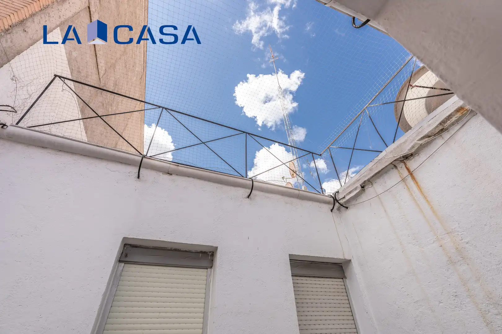 Vista exterior de Piso en venta en Madrid con Calefacción