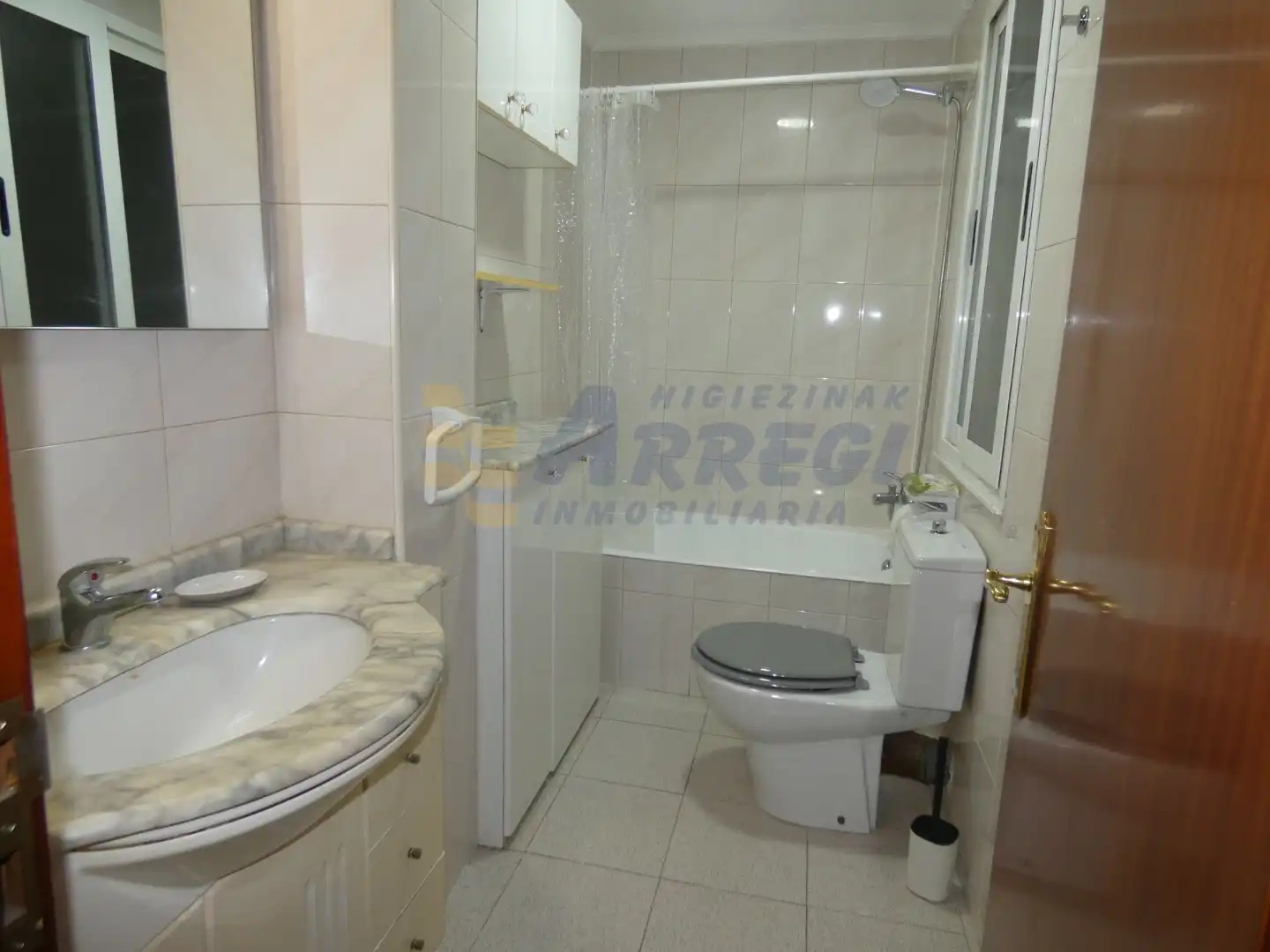 Badezimmer von Wohnung zum Verkauf in Eibar mit Heizung und Möbliert