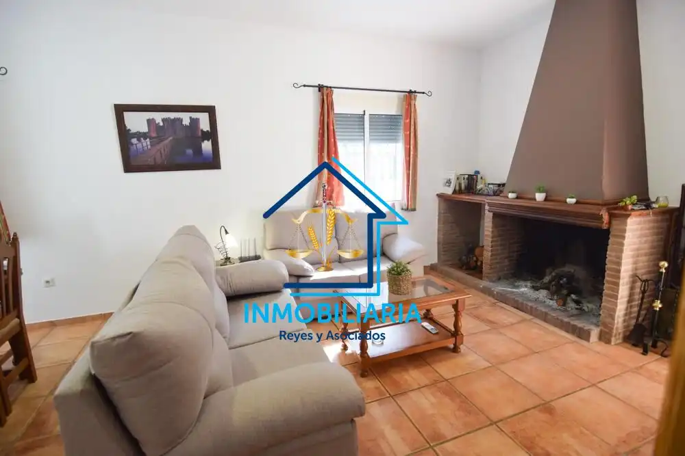 Sala d'estar de Casa o xalet en venda en Córdoba amb Aire condicionat, Terrassa i Piscina