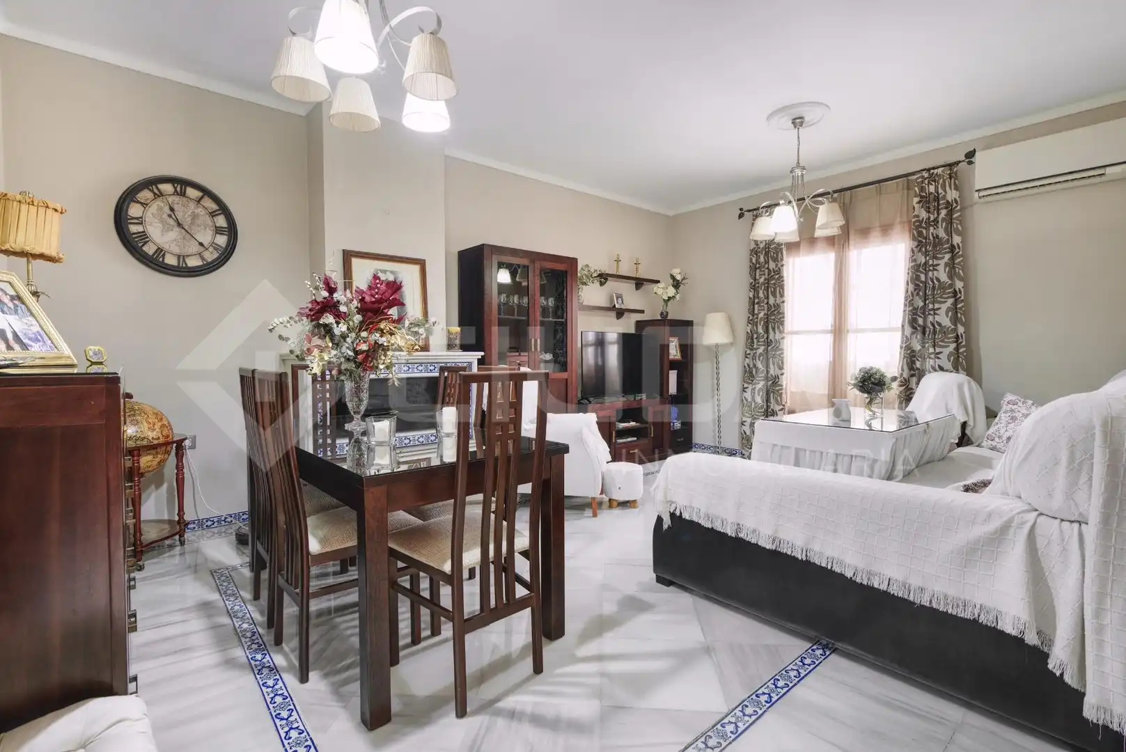 Sala d'estar de Casa o xalet en venda en Marchena