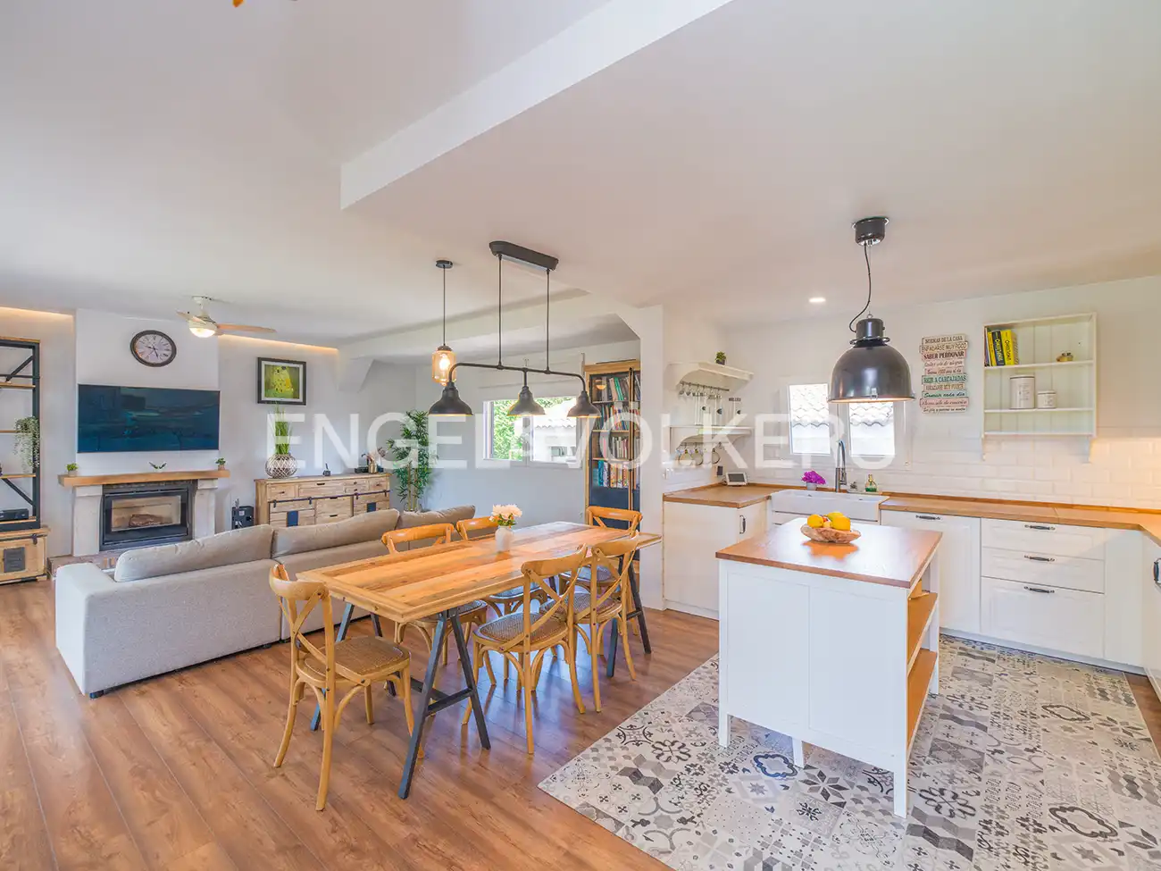 Comedor de Casa o chalet en venta en El Campello con Aire acondicionado, Calefacción y Jardín privado