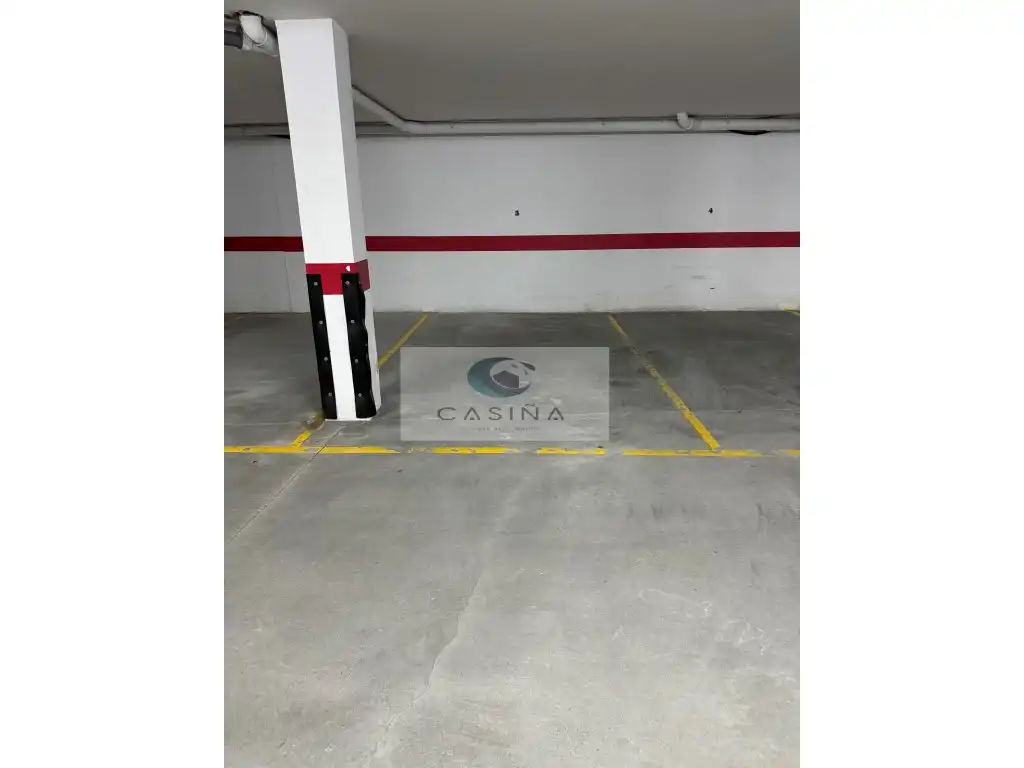 Parkplatz von Dachboden zum Verkauf in Barreiros