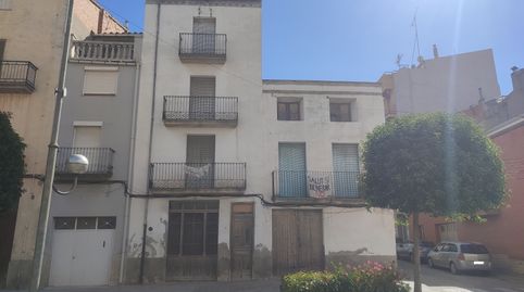 En venda al municipi de Les Borges Blanques.  Casa unifamiliar, cantonera de 392 m2 de superfície construïda.