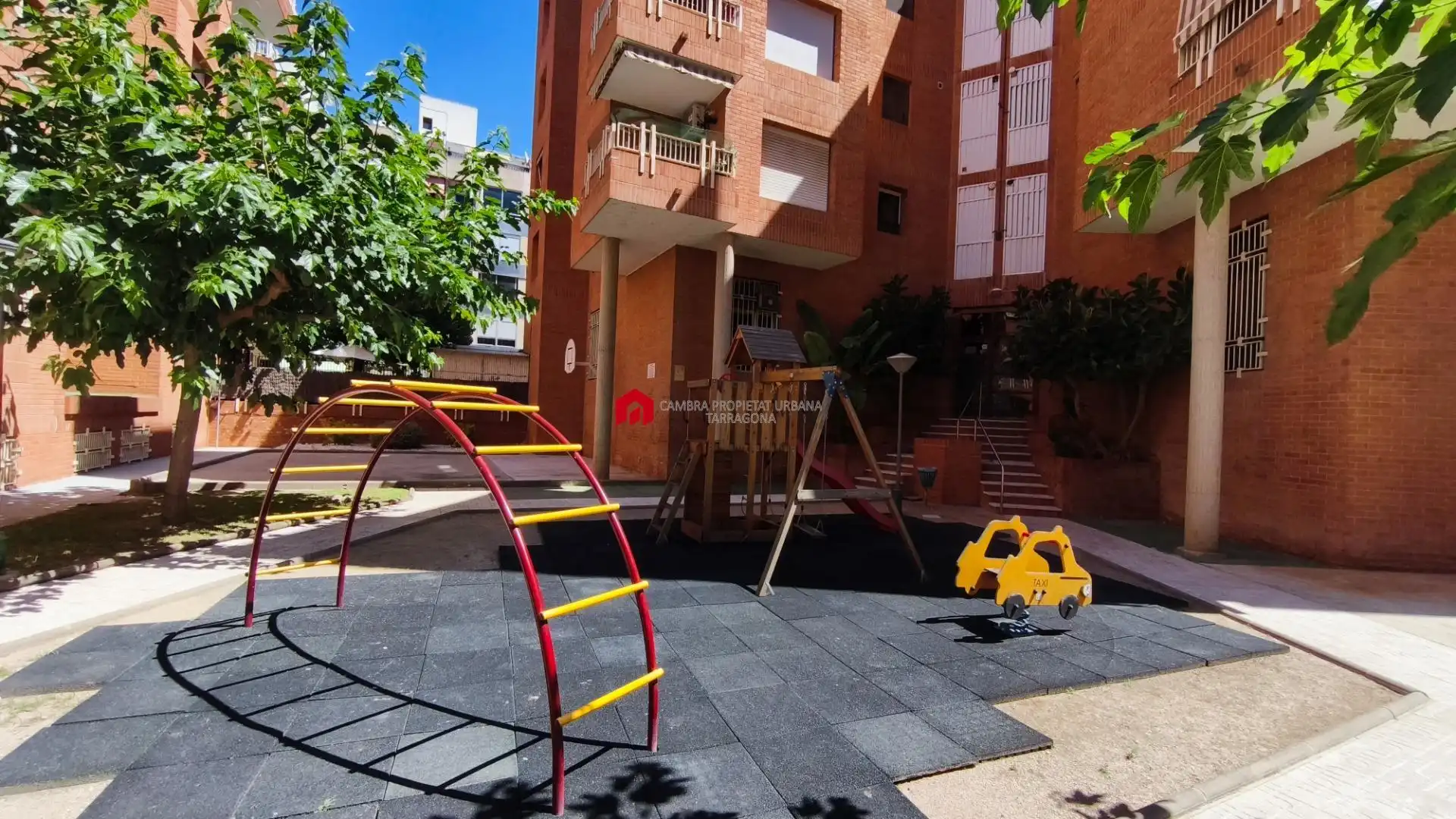 Parkplatz von Wohnung zum Verkauf in Tortosa mit Privatgarten, Terrasse und Möbliert