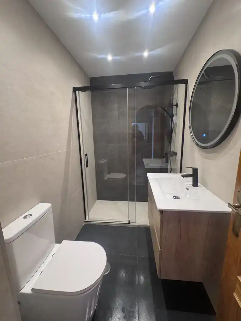 Baño de Piso de alquiler en Málaga con Aire acondicionado