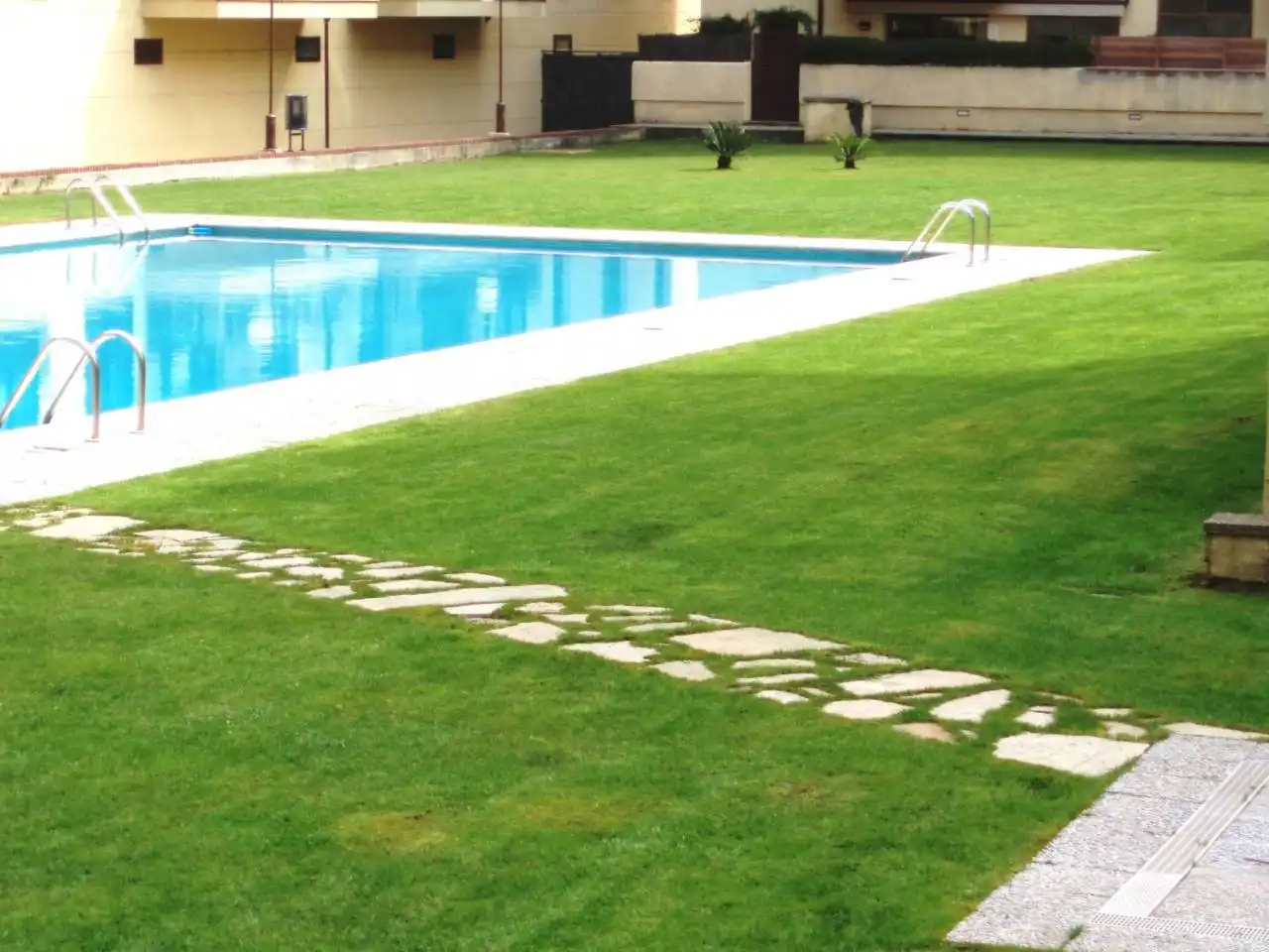 Schwimmbecken von Wohnung zum Verkauf in Girona mit Klimaanlage, Heizung und Terrasse