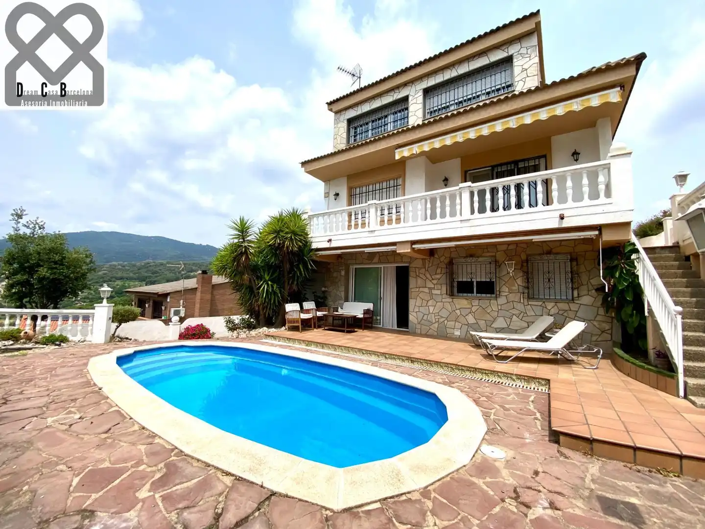 Vista exterior de Casa o xalet en venda en Caldes de Montbui amb Aire condicionat, Calefacció i Jardí privat