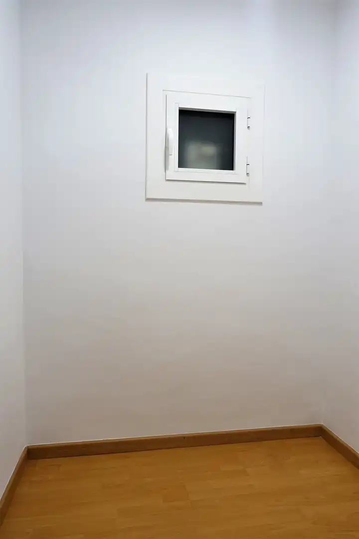 Piso de alquiler en Girona con Calefacción, Terraza y Trastero