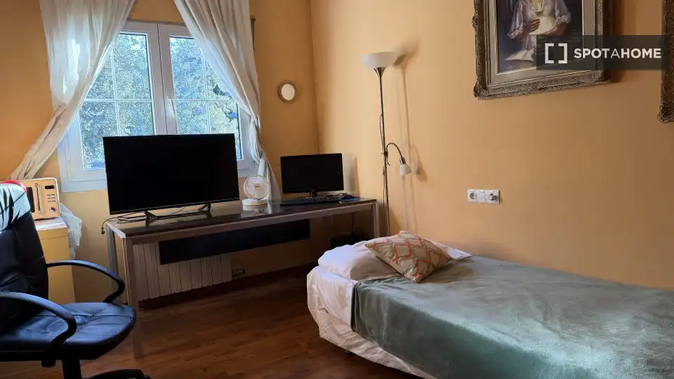 Bedroom of Flat for share in Matadepera  with Air Conditioner, Heating and Furnished