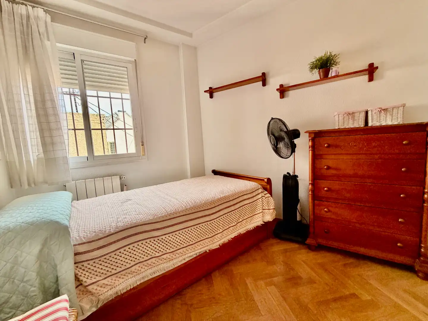 Bedroom of Flat for sale in Madrid  with Air Conditioner, Heating and Parquet flooring