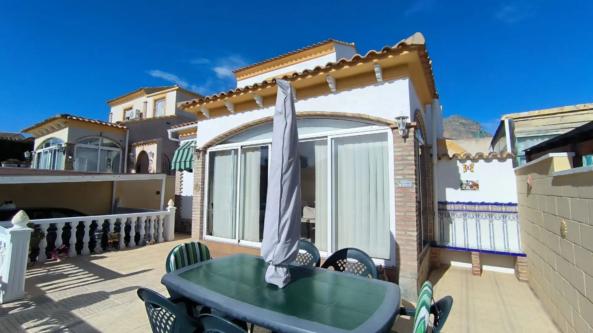 Vista exterior de Casa o xalet en venda en Polop amb Aire condicionat, Calefacció i Jardí privat