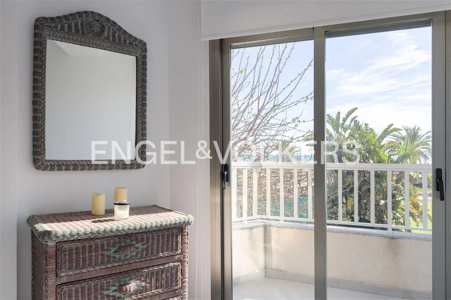 Terrasse von Einfamilien-Reihenhaus zum Verkauf in Gandia mit Klimaanlage, Heizung und Privatgarten
