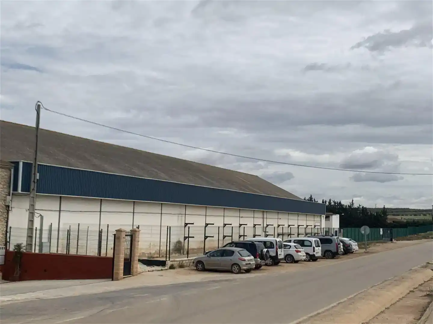 Außenansicht von Fabrikhallen zur Miete in Sierra de Yeguas