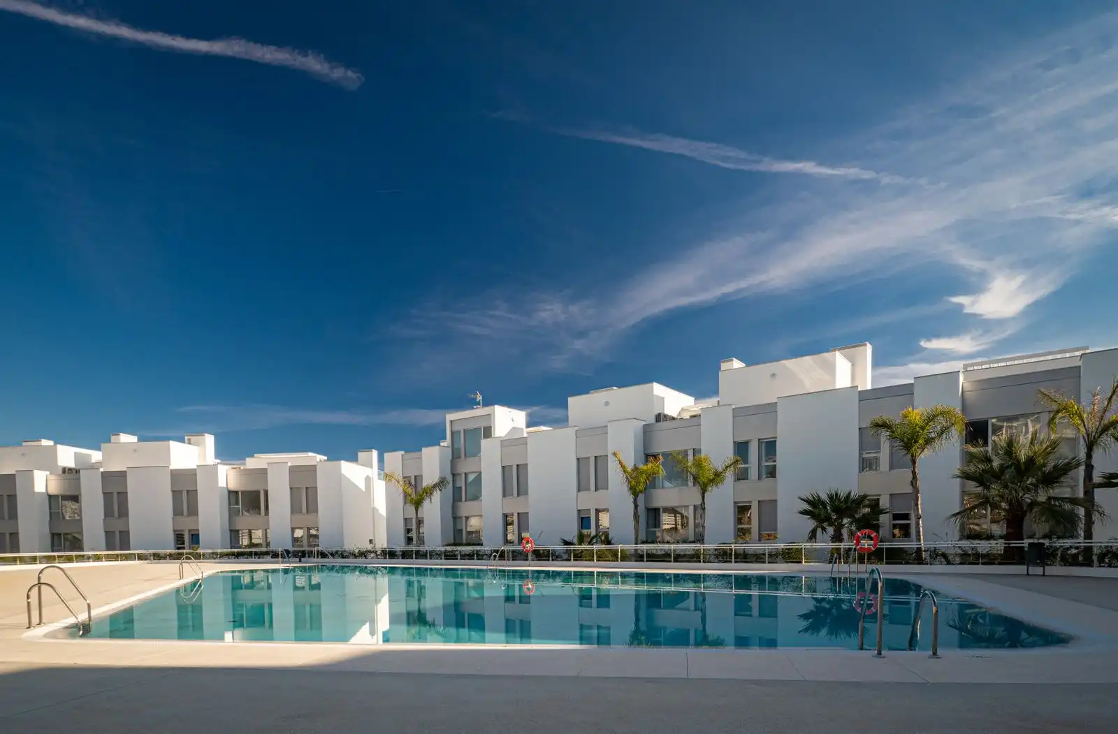 Piscina de Ático de alquiler en Estepona con Aire acondicionado, Terraza y Trastero