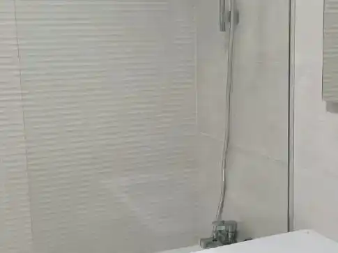 Badezimmer von Wohnung zur Miete in Estepona mit Klimaanlage, Privatgarten und Schwimmbad