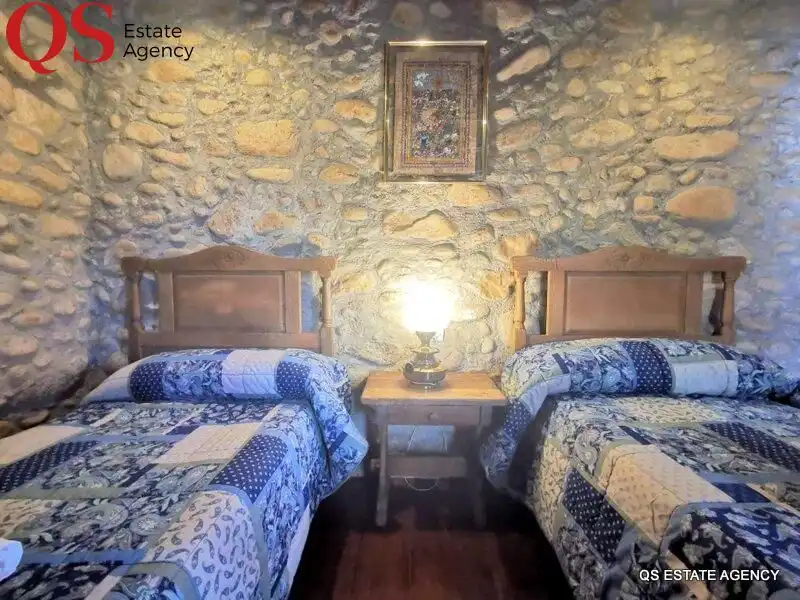 Habitación de Finca rústica en venta en La Cellera de Ter con Aire acondicionado, Calefacción y Jardín privado