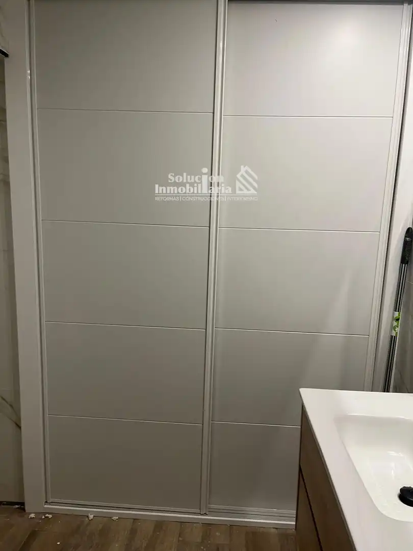 Badezimmer von Wohnungen zum Verkauf in Madrid mit Klimaanlage und Heizung