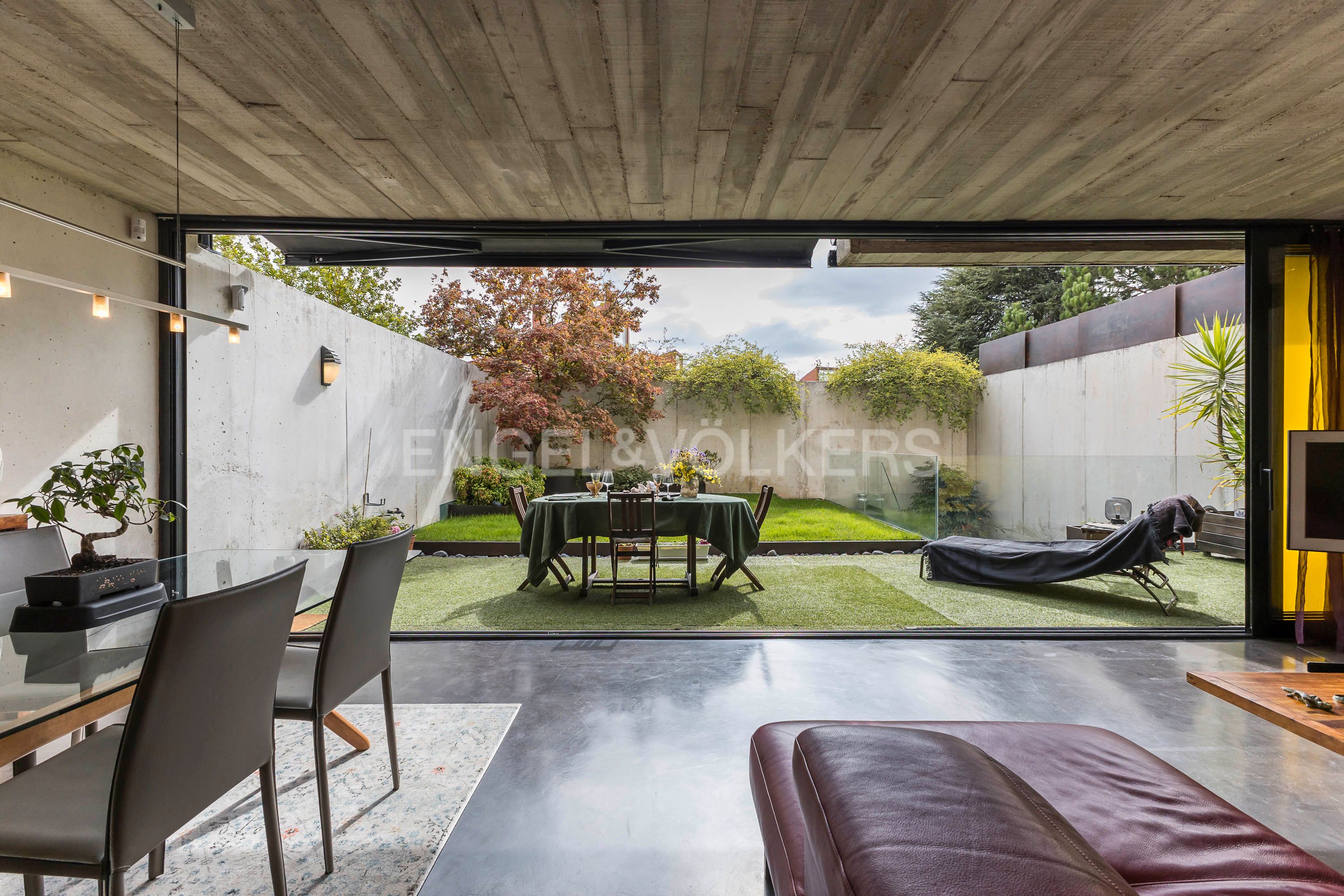 Terrace of House or chalet for sale in  Madrid Capital  with Air Conditioner, Heating and Private garden