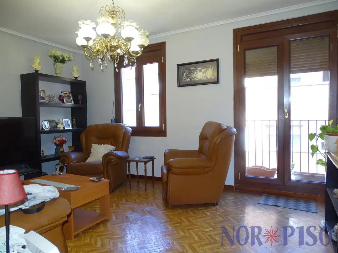 Piso con terraza en venta en Ibaiondo, imagen 2