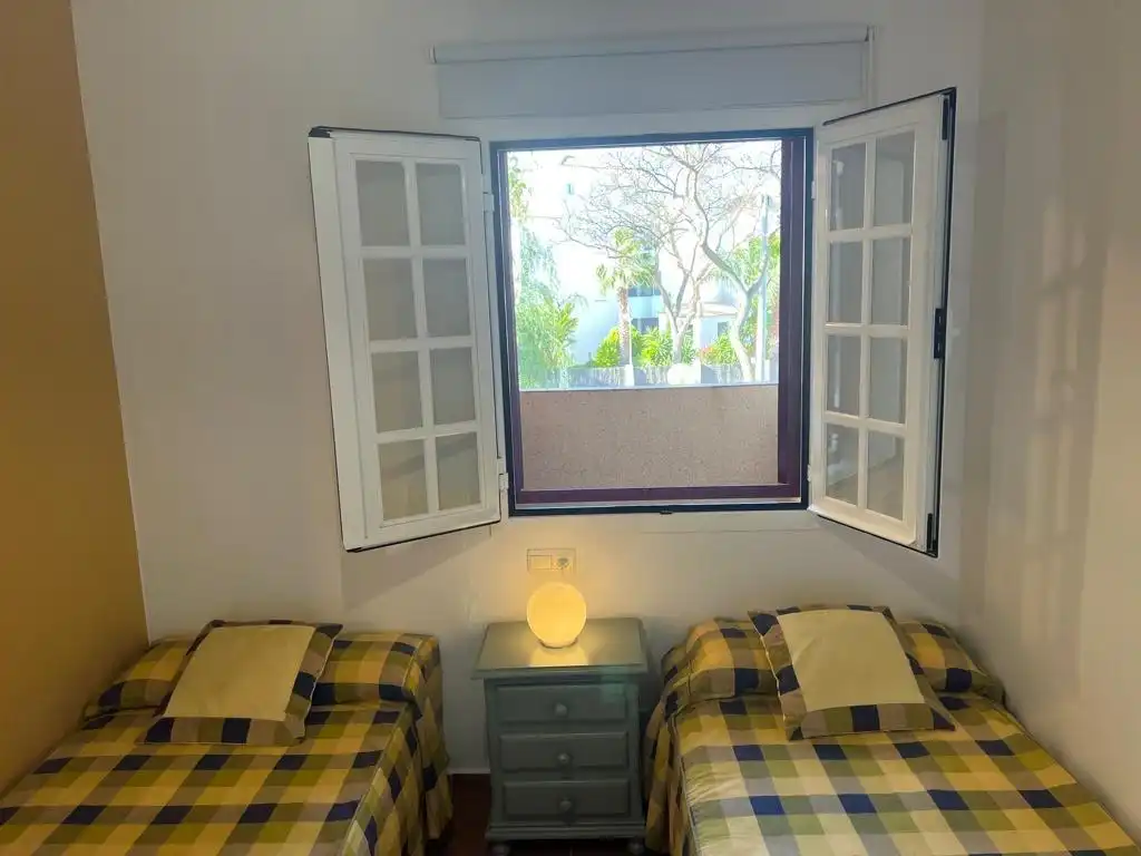 Habitación de Apartamento de alquiler en Rota con Jardín privado, Terraza y Amueblado