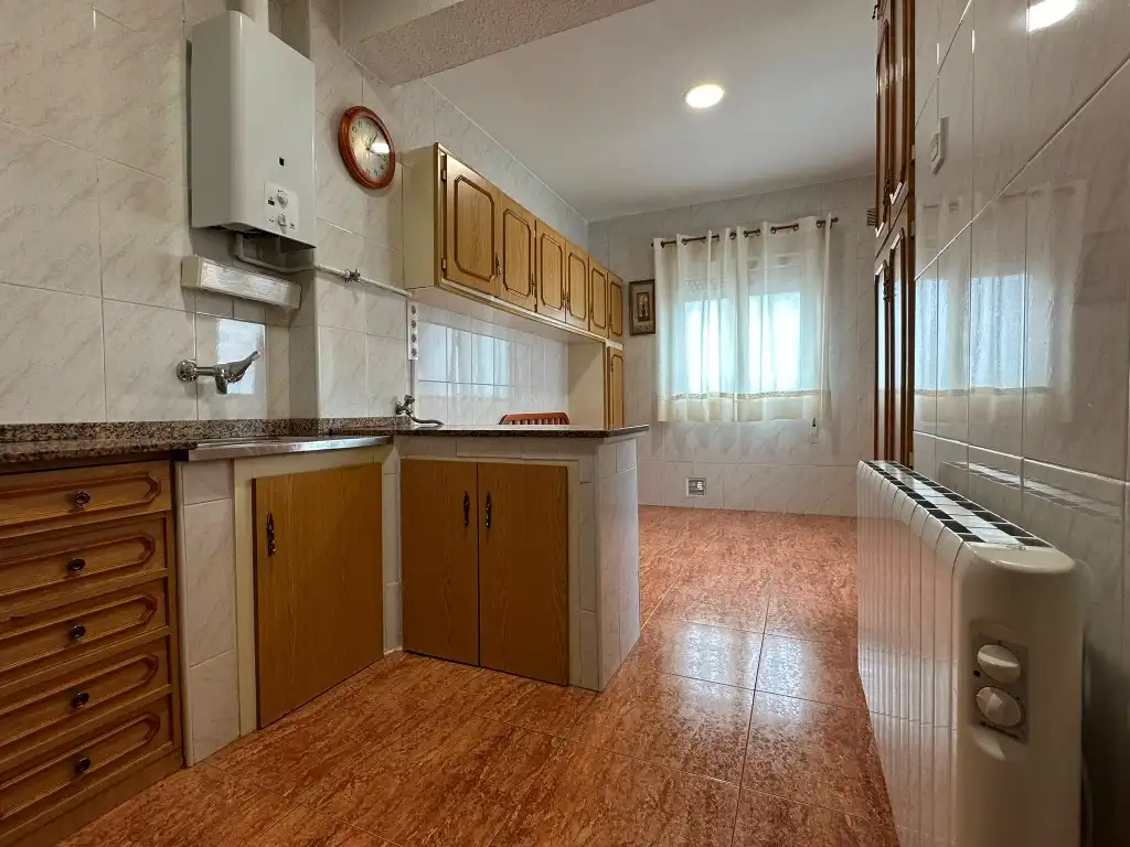 Cocina de Piso en venta en Gijón  con Calefacción y Horno