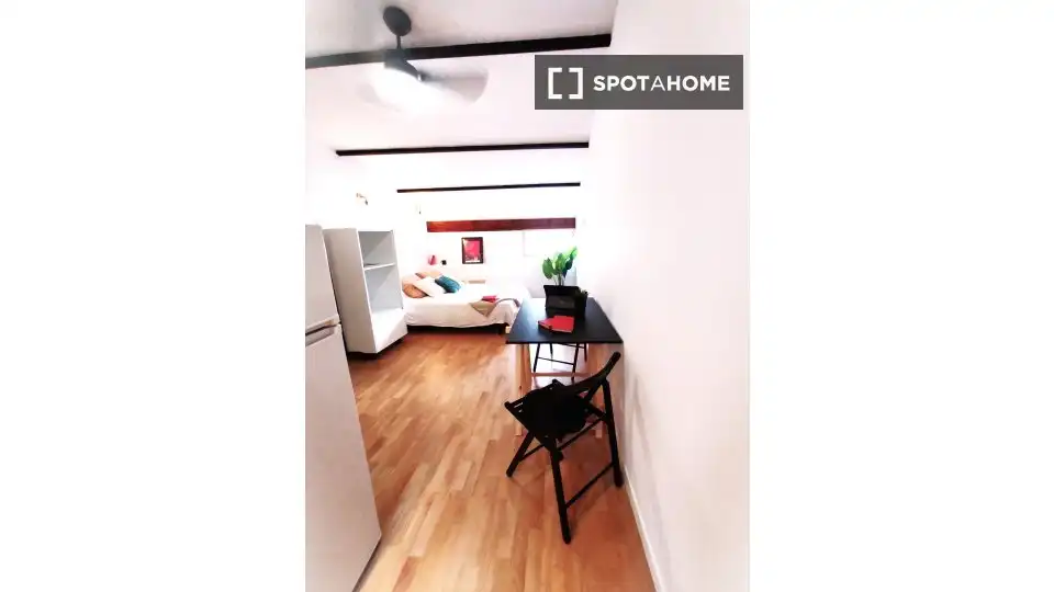 Habitación de Piso de alquiler en Valencia con Aire acondicionado, Calefacción y Amueblado