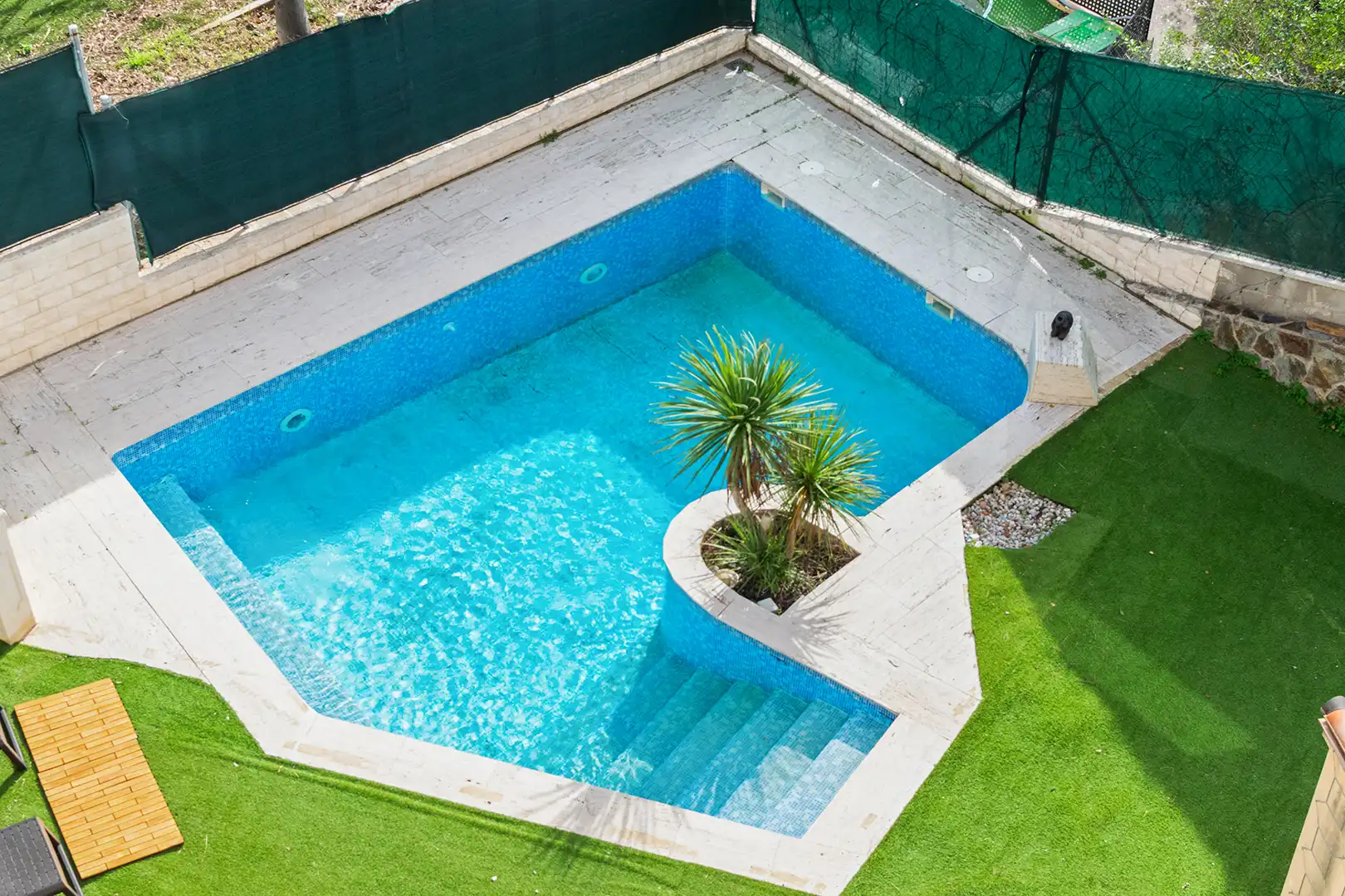 Piscina de Casa o xalet en venda en Rubí amb Aire condicionat, Calefacció i Jardí privat
