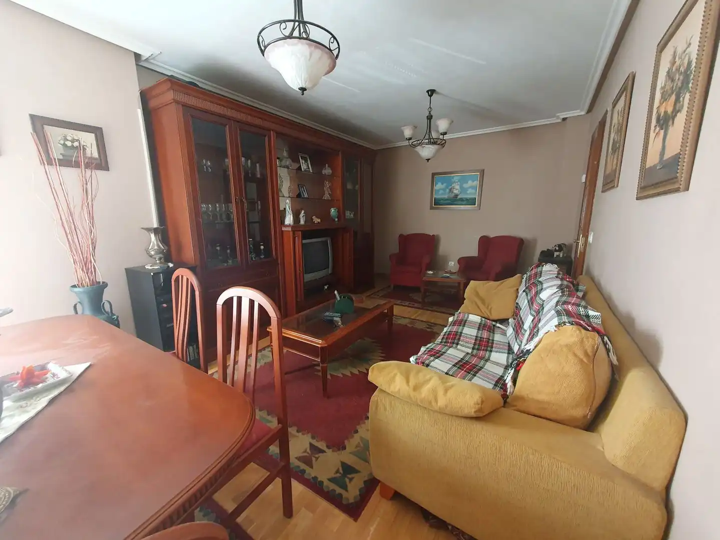 Sala d'estar de Pis de lloguer en Grado amb Calefacció, Terrassa i Moblat