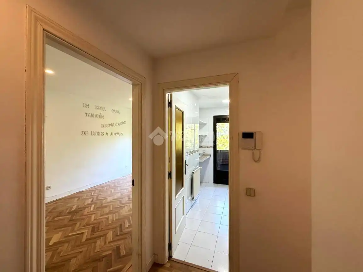 Flat for rent in Madrid  with Parquet flooring, Storage room and Balcony