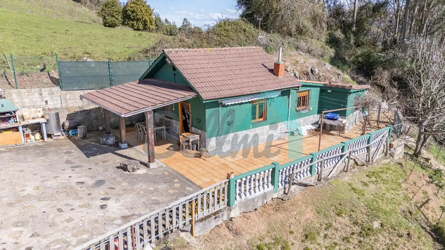 Vista exterior de Casa o xalet en venda en Oviedo  amb Jardí privat, Terrassa i Traster
