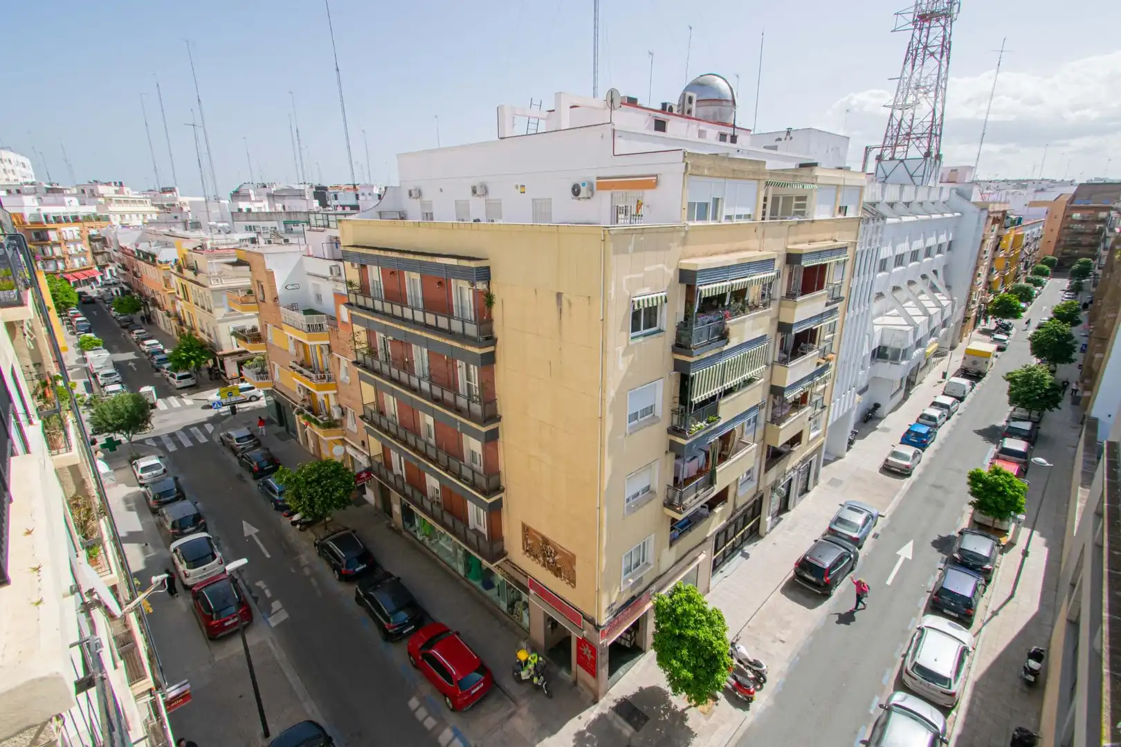 Außenansicht von Dachboden zum Verkauf in Sevilla mit Terrasse