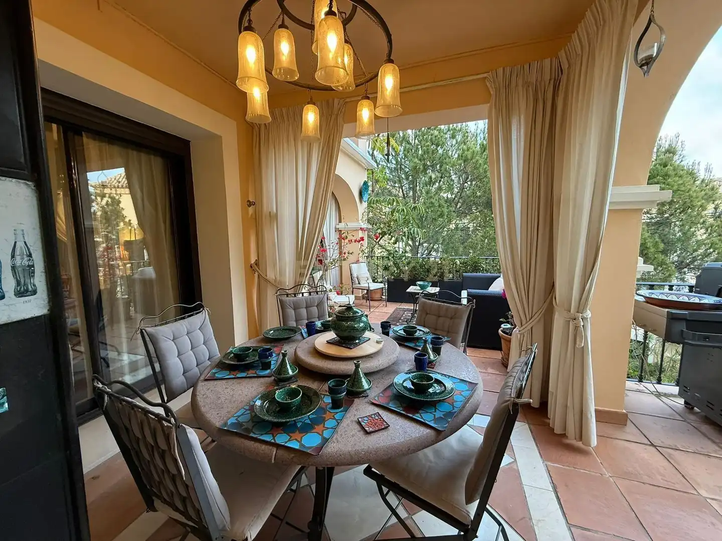 Terrasse von Wohnungen zur Miete in Benahavís mit Klimaanlage, Privatgarten und Schwimmbad