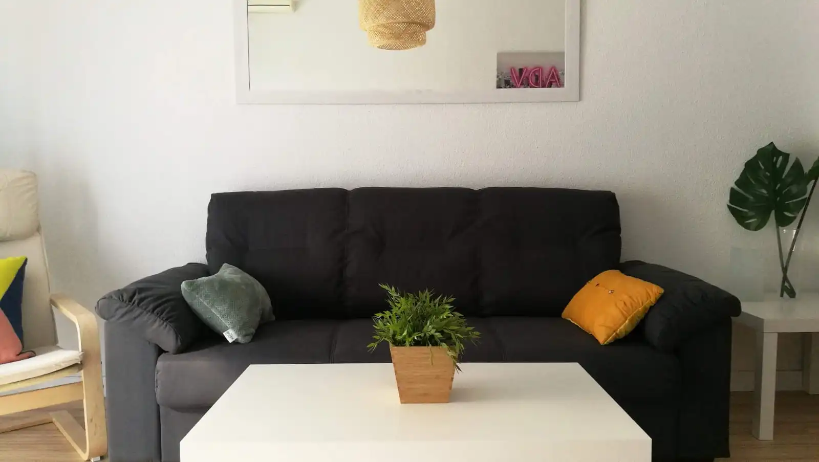 Living room of Flat for rent in Granada  with Air Conditioner, Heating and Furnished