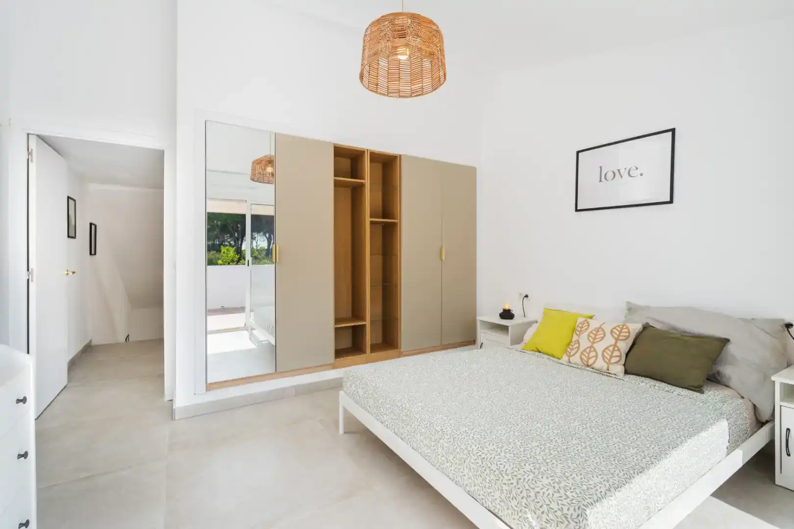 Dormitori de Casa adosada en venda en Estepona amb Aire condicionat, Jardí privat i Piscina